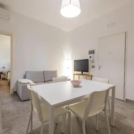 Bilocale Corso Italia 695 1° Piano Con Balcone